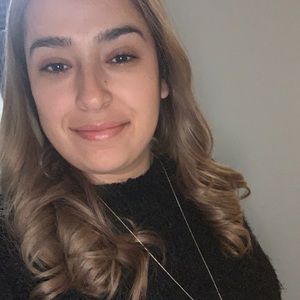 Meet your Posher, Anahi